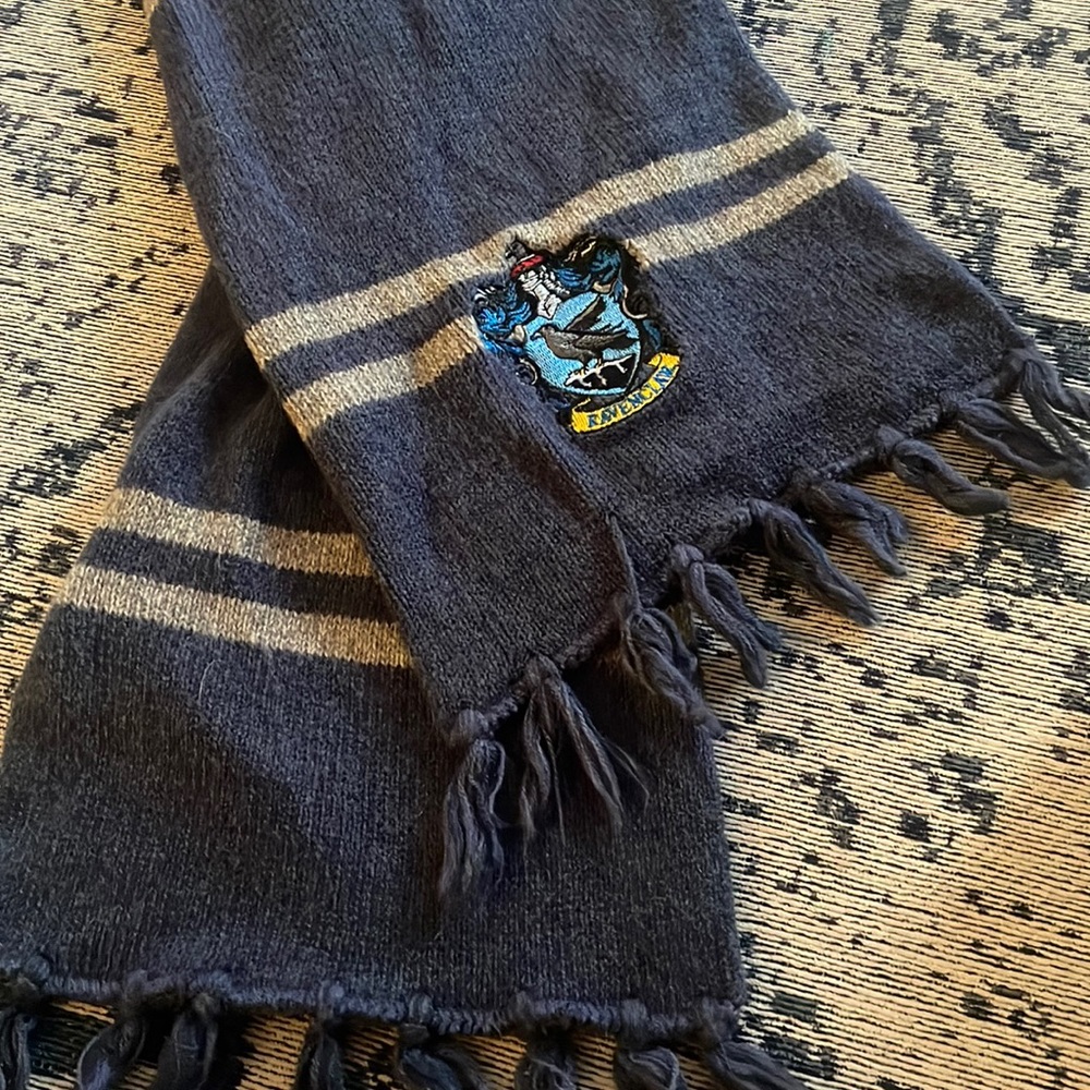 Are you a Ravenclaw?! Harry Potter scarf! Worn once
